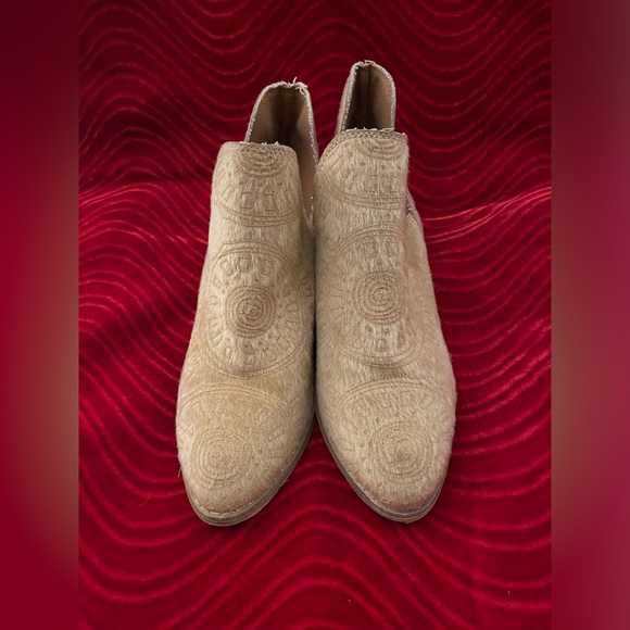 Mimi Camel Hair Booties Tan in color Size 6 - Picture 2 of 6